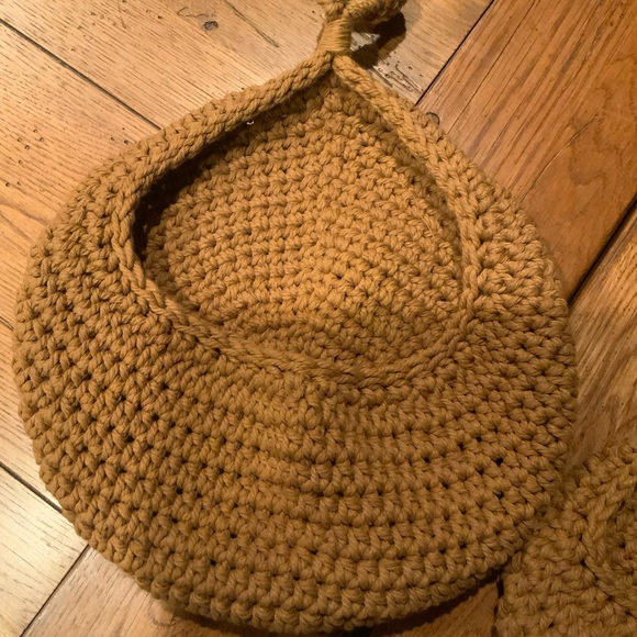 Set of two woven hanging baskets. New with all hanging materials too. - Picture 2 of 5